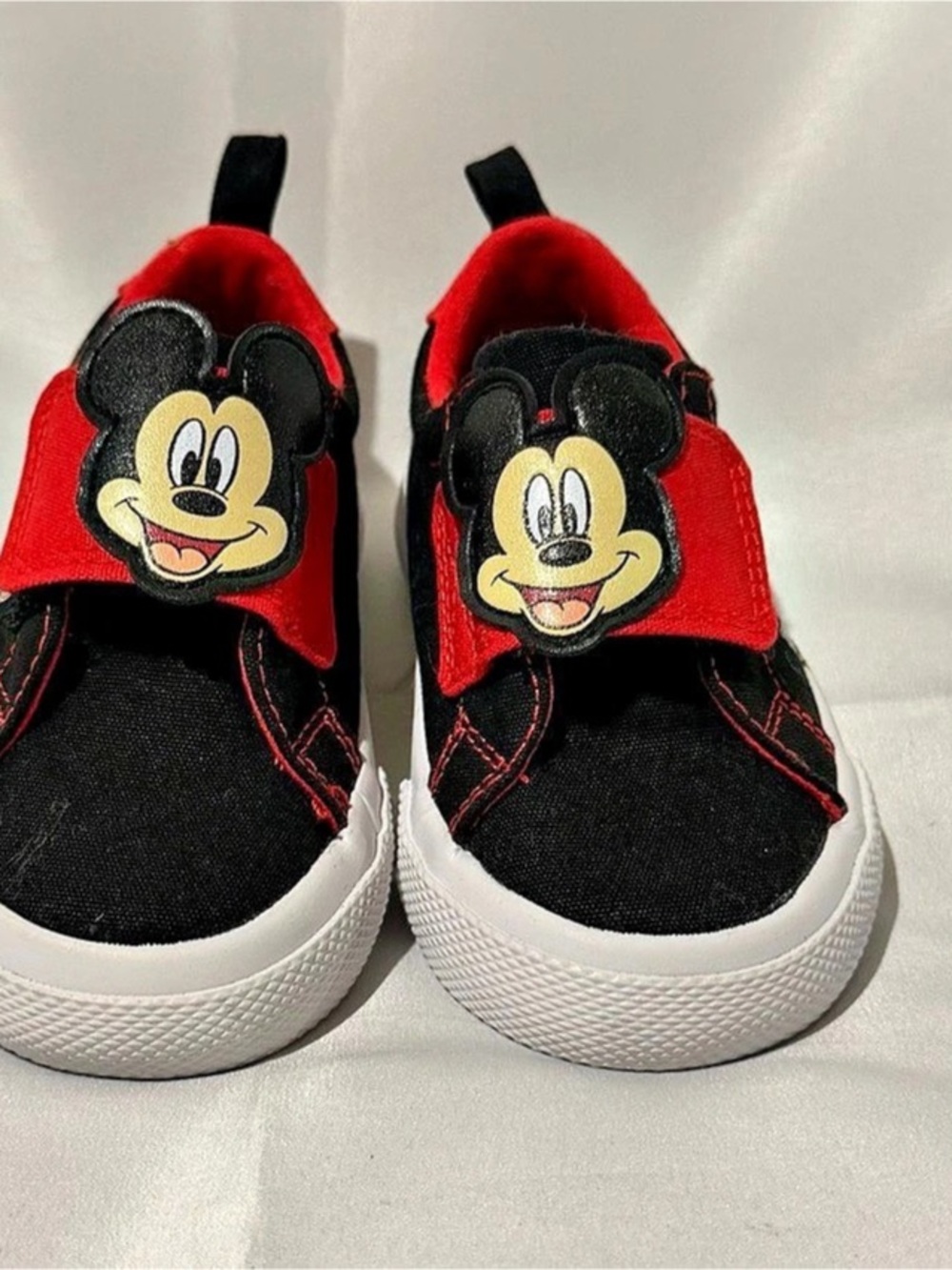 Disney Mickey Mouse sneakers Black Red Boys US 6 Like New